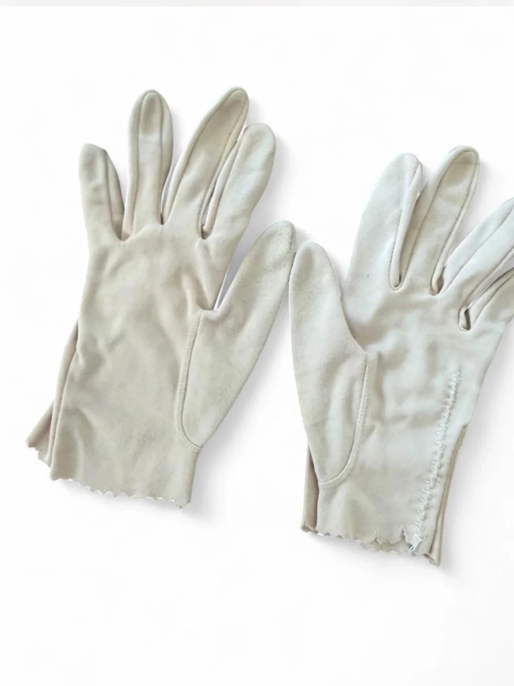 Classic Women's Cream Gloves - Elegant Everyday Accessory